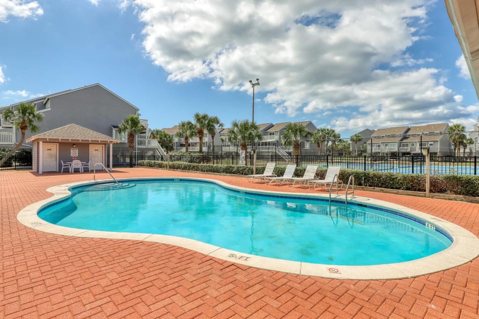 Dog-friendly townhome in private community with pool - near beach House in Florida
