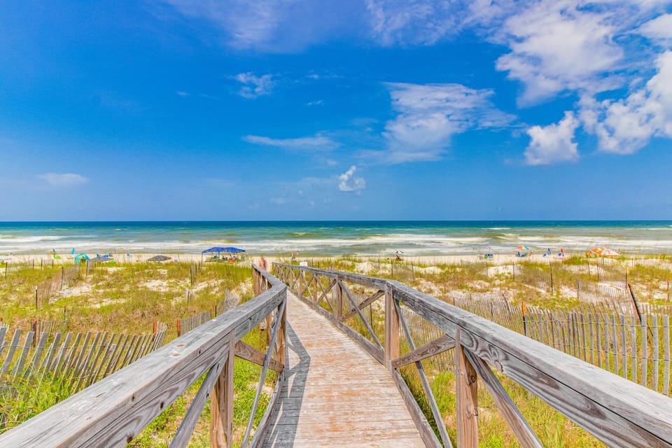 Dog-friendly townhome in private community with pool - near beach House in Florida