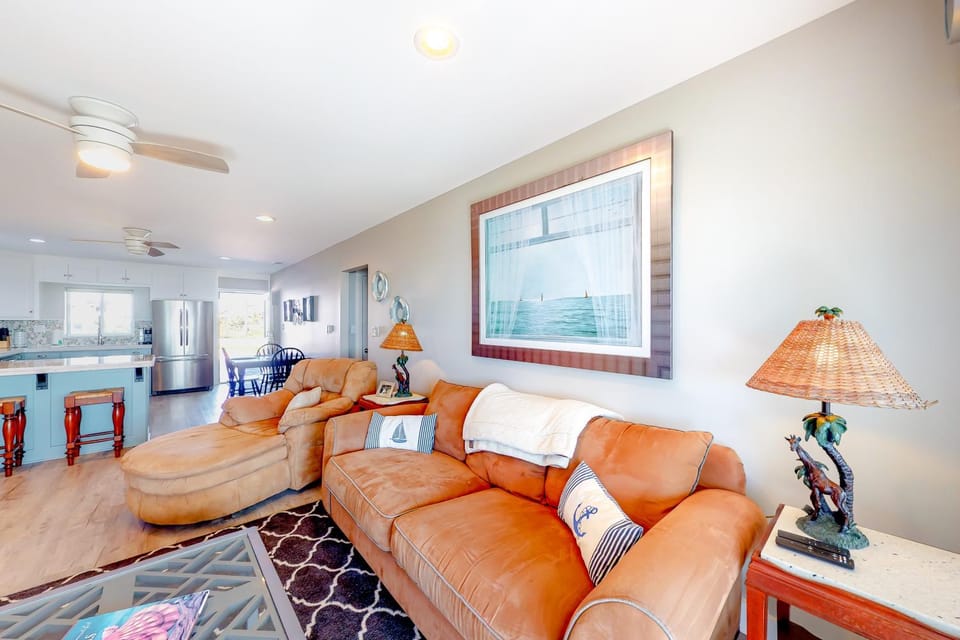 Gulf view getaway with WiFi sunroom gas grill AC & full kitchen House in Mexico Beach