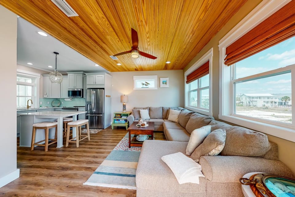 Newly built cottage with historical details WiFi & central AC - steps to beach House in Mexico Beach