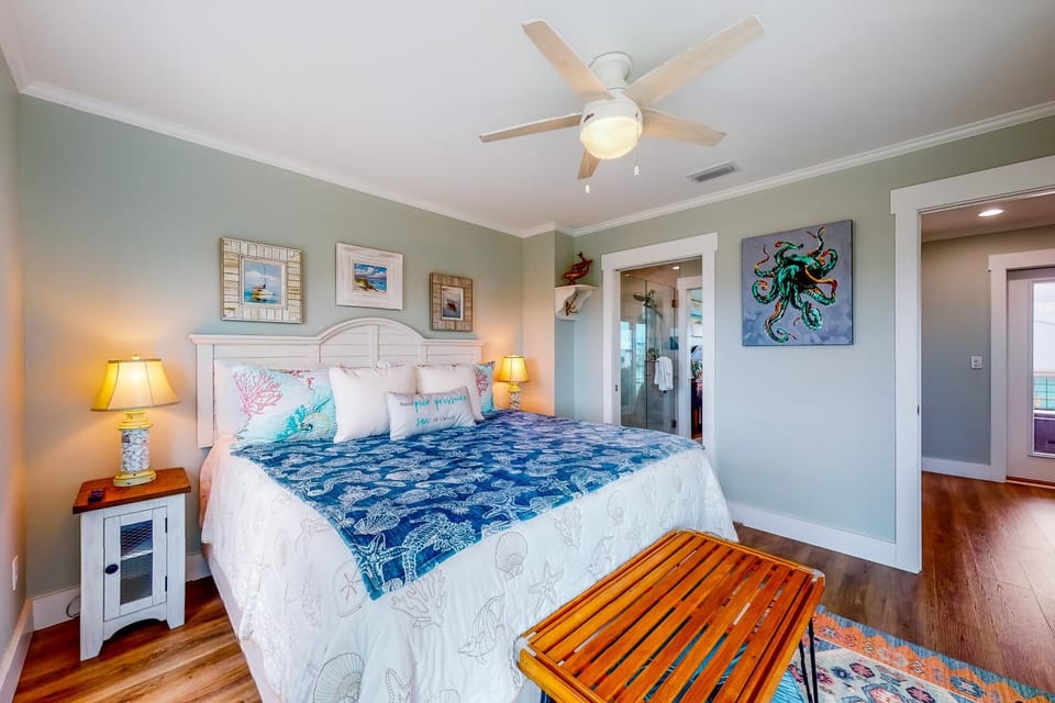 Newly built cottage with historical details WiFi & central AC - steps to beach House in Mexico Beach