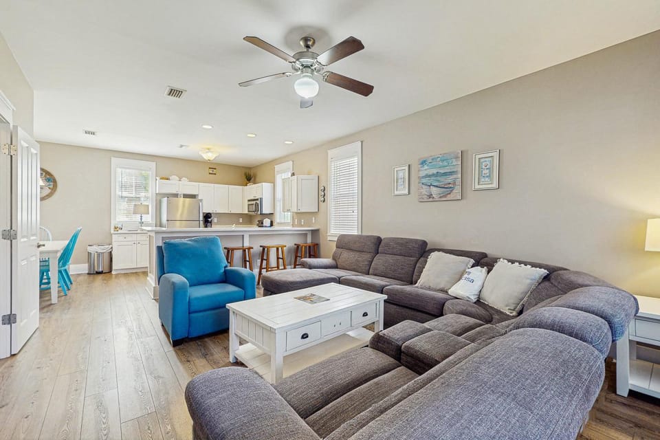 Welcoming Cottage with Hot Tub - 1 Mile to Windmark Beach House in Florida