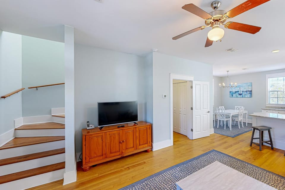 Dog-friendly home with hot tub - beach access one mile away House in Florida