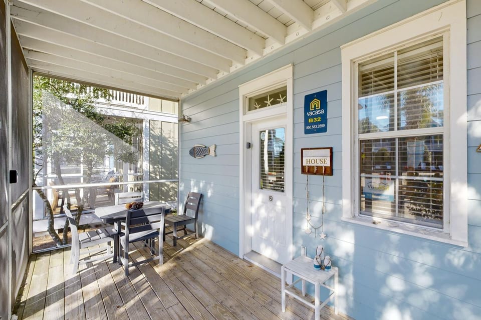 Family-Friendly Home with Shared Hot Tub - Beach Access 1 Mile Away House in Florida