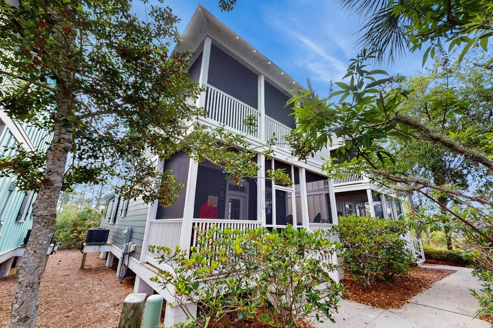 Beautiful home in a gated community with porches & shared pool hot tub House in Florida