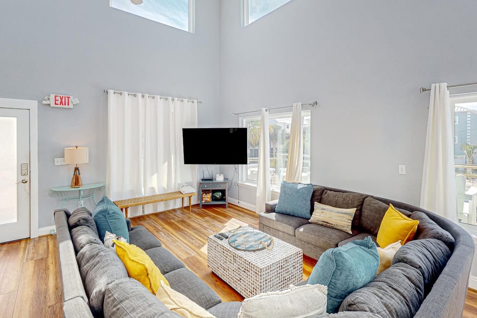Dog-friendly beach house with a private pool firepit AC & washer&dryer House in Florida