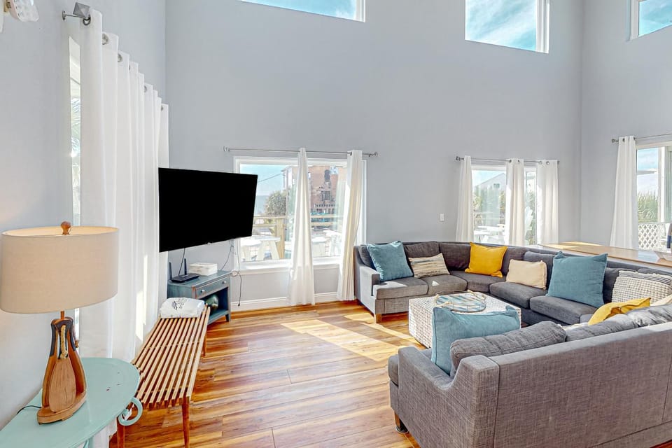 Dog-friendly beach house with a private pool firepit AC & washer&dryer House in Florida