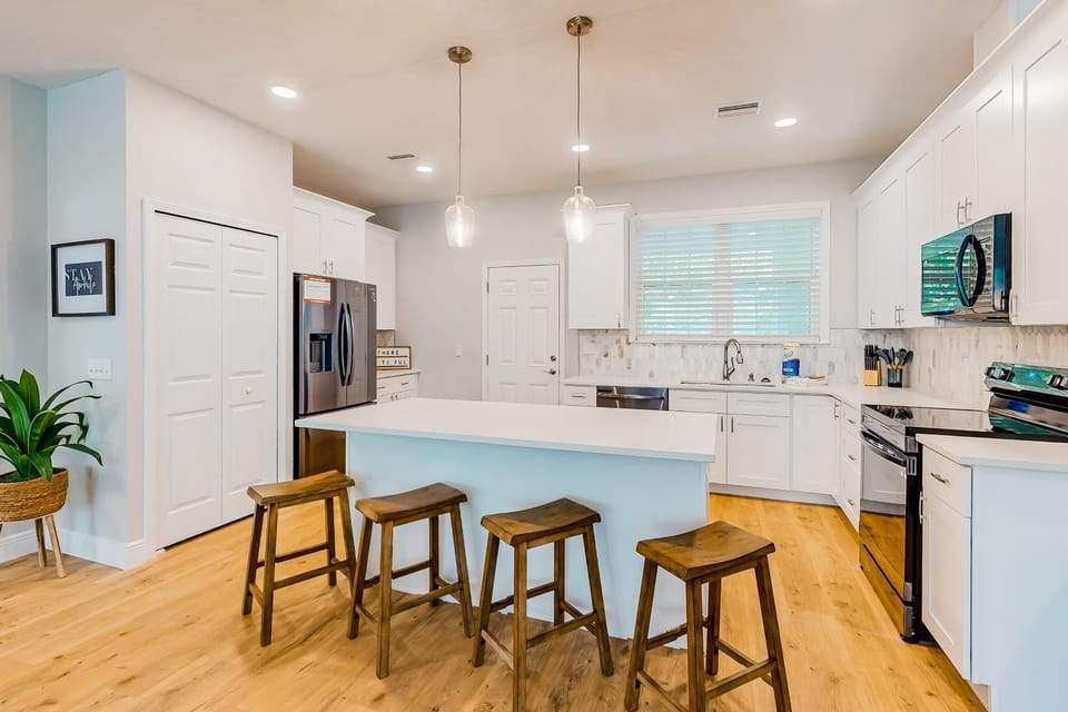 Dog-friendly coastal abode with a grill central AC updated interior & patio House in Port Saint Joe
