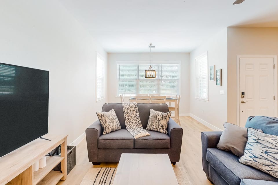 Dog-friendly coastal abode with a grill central AC updated interior & patio House in Port Saint Joe