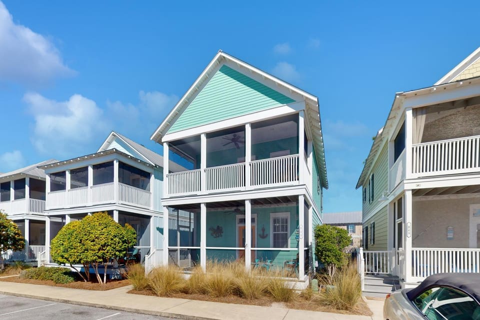 2-story beach cottage with pools hot tub gym patio & AC - dog-friendly House in Florida