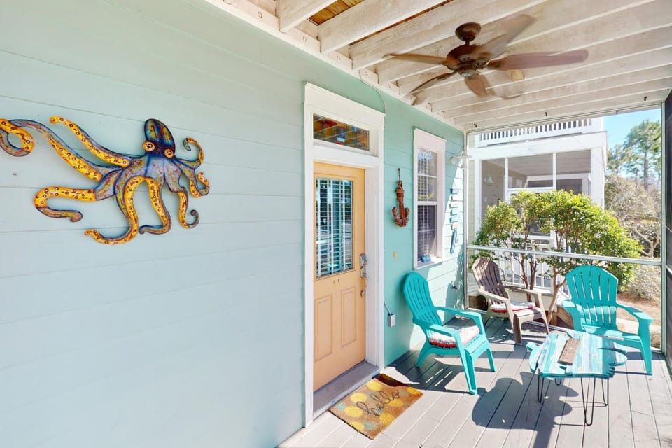 2-story beach cottage with pools hot tub gym patio & AC - dog-friendly House in Florida