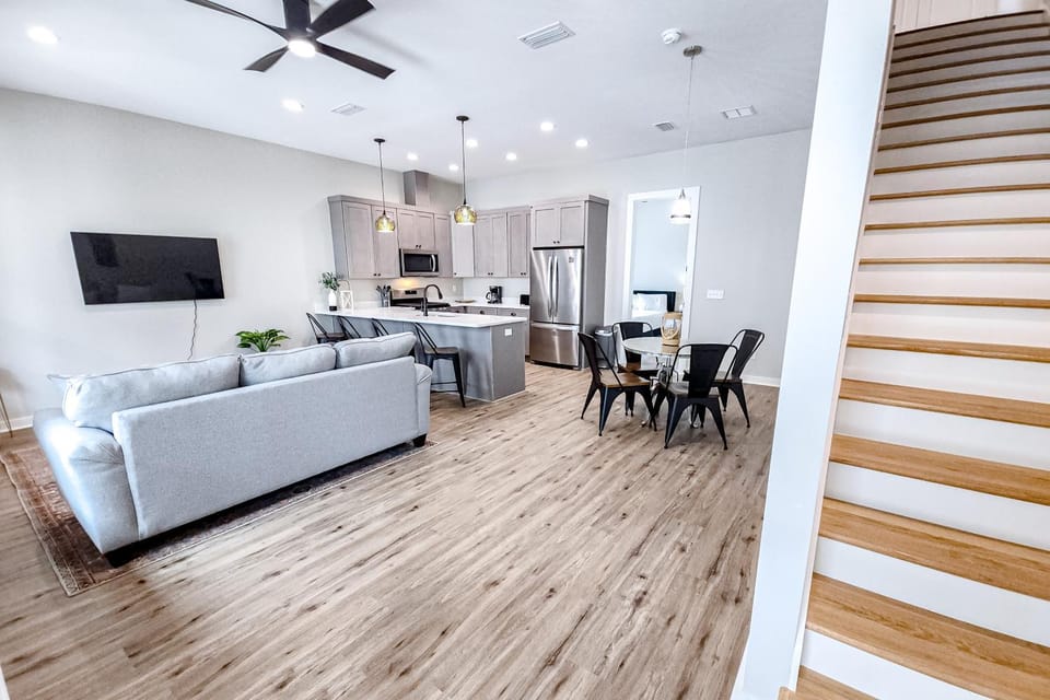 Dog-friendly home with two full kitchens balcony AC washers & dryers House in Port Saint Joe