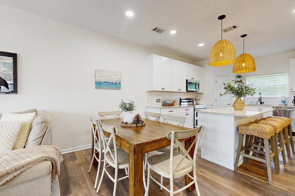 Gorgeous townhouse plenty of space family-friendly and close to everything House in South Walton County