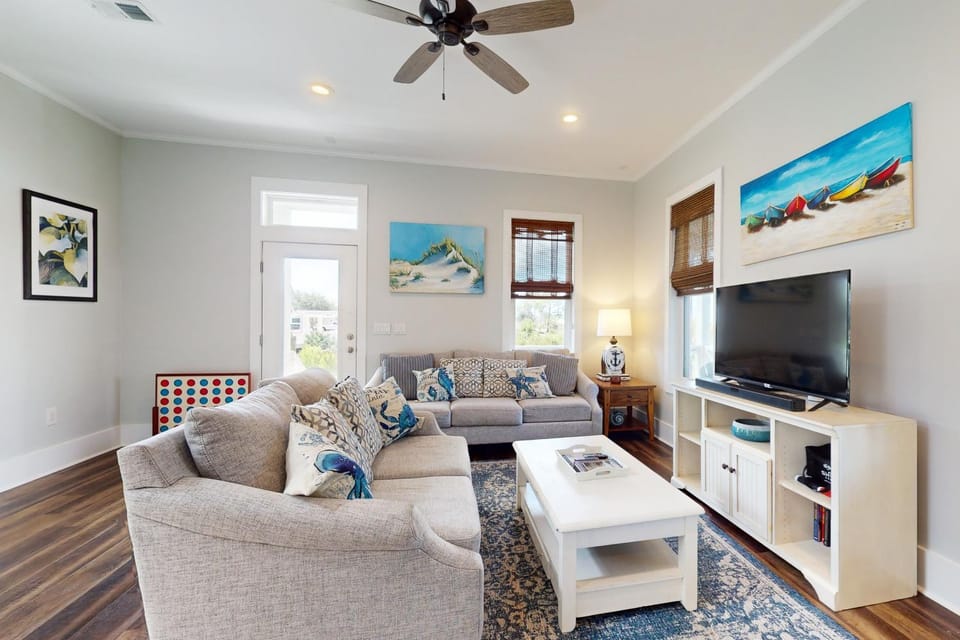 Coastal cottage with private W&D WiFi and shared pool House in Florida