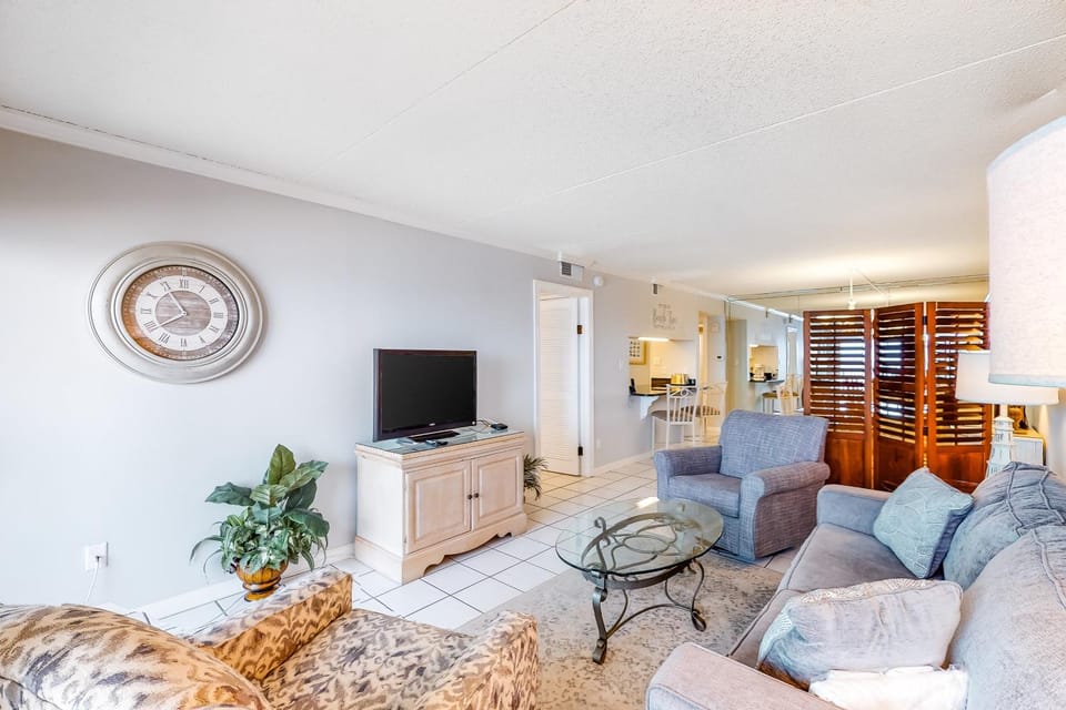 Great beachfront condo pool & tennis courts - quick drive to dining House in Okaloosa Island