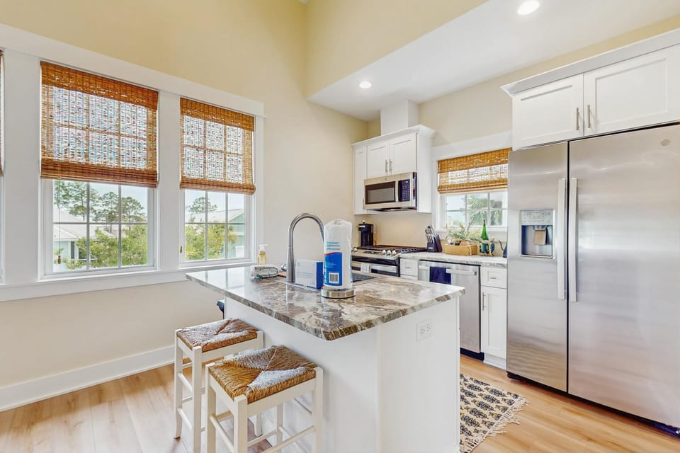 Cozy carriage house with full kitchen and close to beach House in Florida