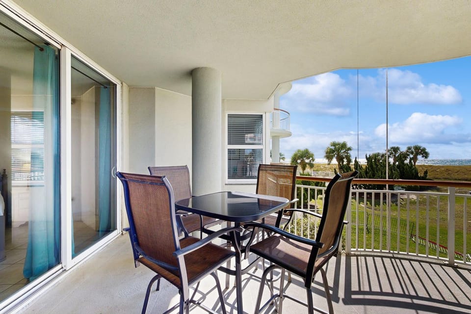Gulf Front Condo Tennis Court Fitness Center Private Beach Access House in Pensacola Beach