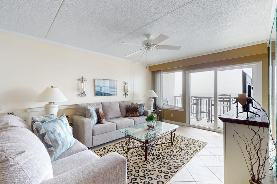 Gulf-front condo with views beach access pool balcony & fitness room House in Okaloosa Island