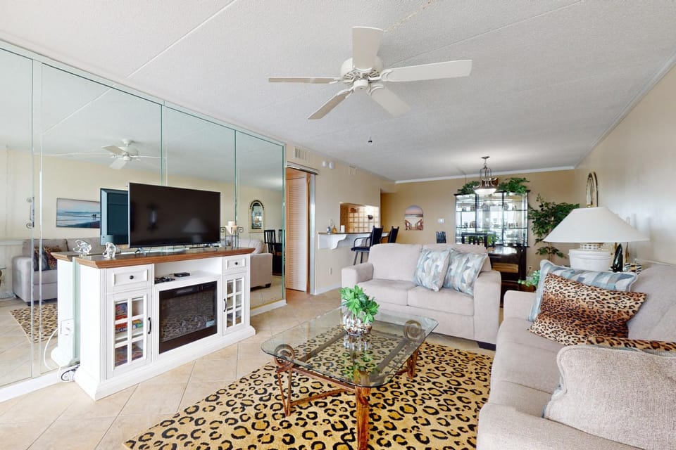 Gulf-front condo with views beach access pool balcony & fitness room House in Okaloosa Island