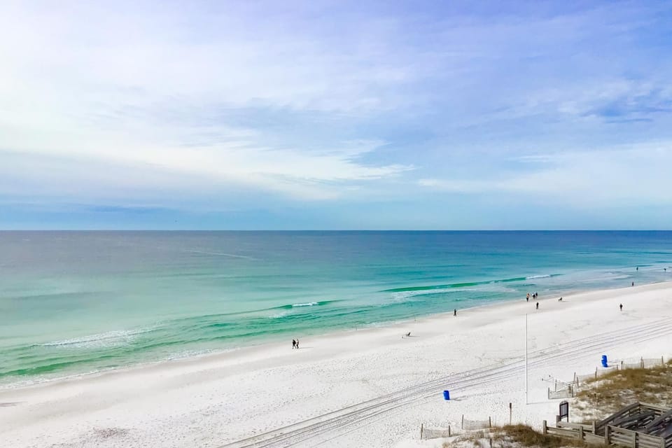 Gulf-front condo with views beach access pool balcony & fitness room House in Okaloosa Island