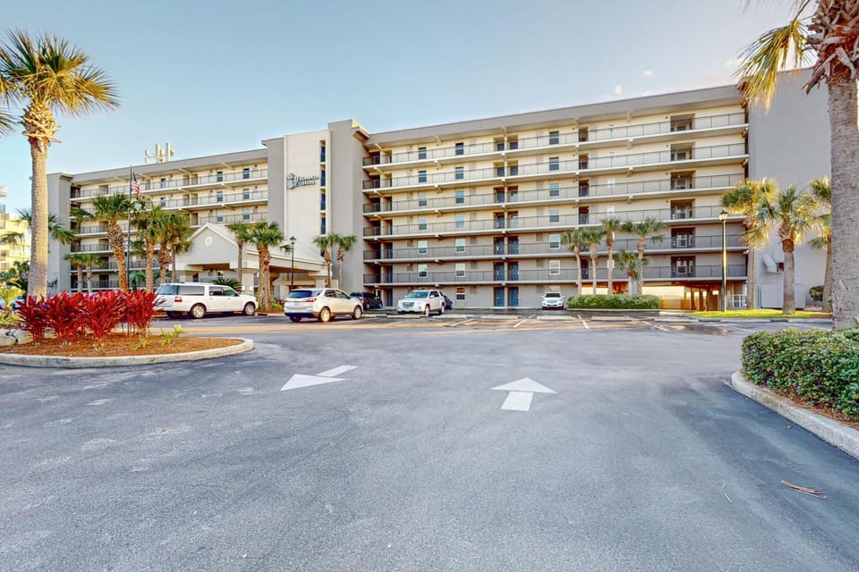 Cozy beachfront home with shared pool private balcony and beach access House in Okaloosa Island