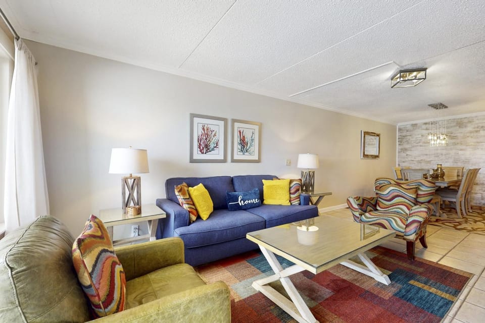 Oceanfront condo with balcony AC W&D pool & tennis court - great views House in Okaloosa Island