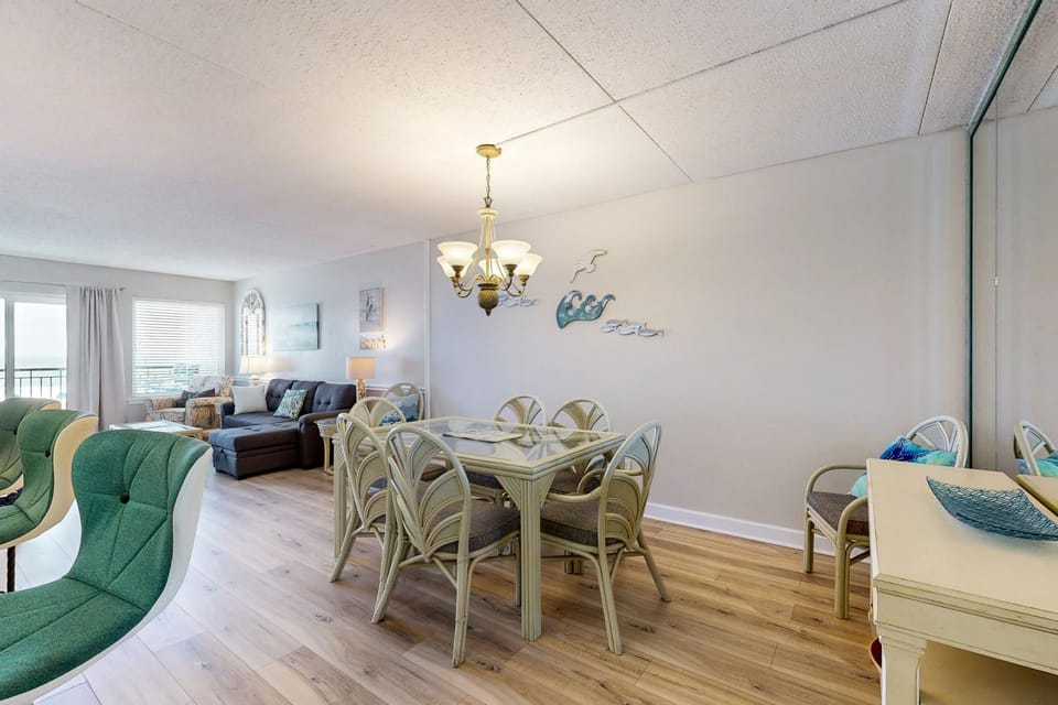 Relaxing Gulf-front condo with shared pool balcony & fitness room House in Okaloosa Island