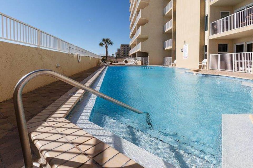 Relaxing Gulf-front condo with shared pool balcony & fitness room House in Okaloosa Island