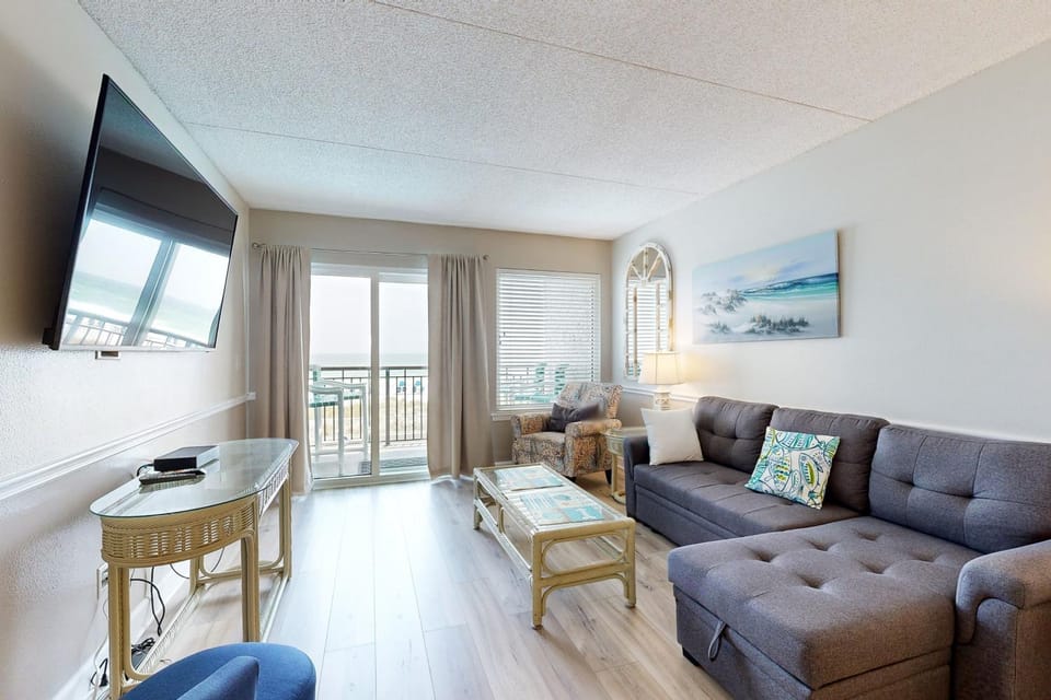 Relaxing Gulf-front condo with shared pool balcony & fitness room House in Okaloosa Island