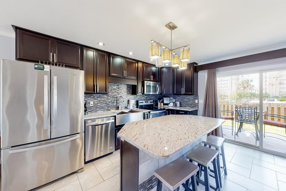 Dog-friendly Condo with a Private washer&dryer and Patio House in Okaloosa Island