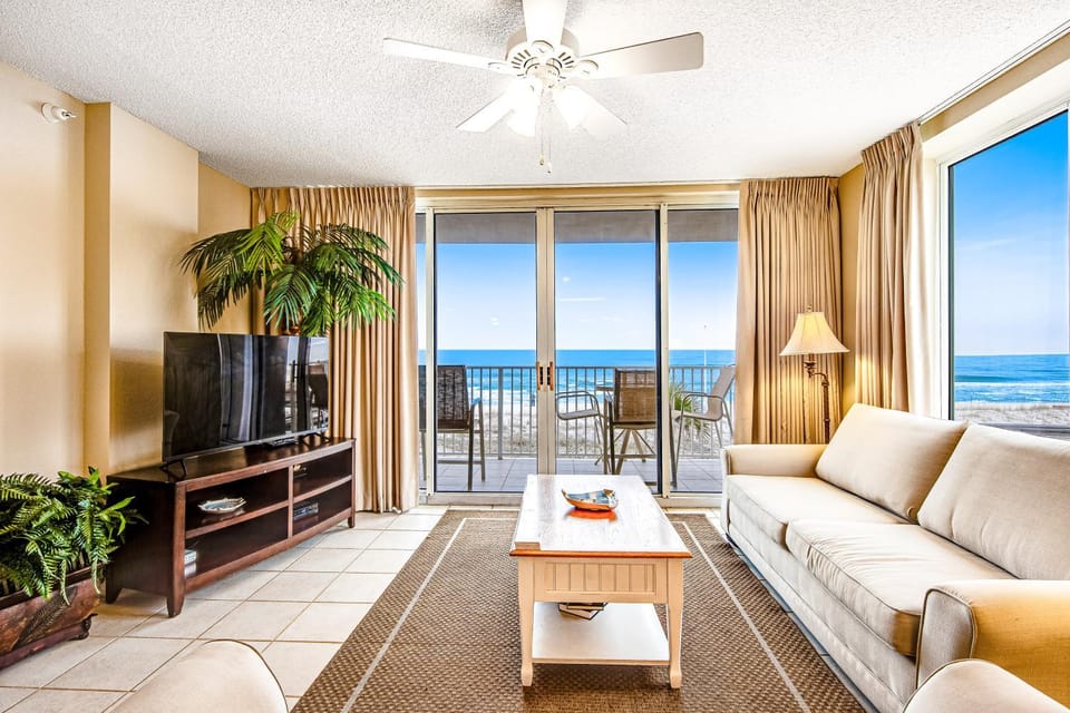 Third-floor oceanfront condo with pool hot tub & fast WiFi House in Okaloosa Island
