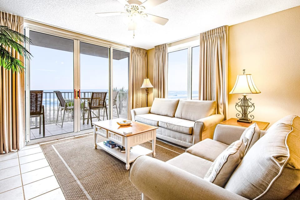Third-floor oceanfront condo with pool hot tub & fast WiFi House in Okaloosa Island