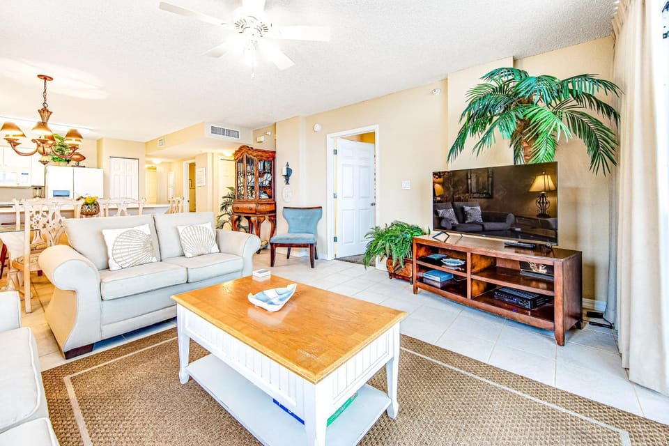 Third-floor oceanfront condo with pool hot tub & fast WiFi House in Okaloosa Island