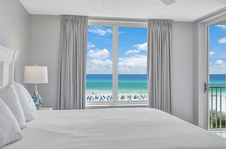 Seaside condo with wonderful beach views balcony grill pool hot tub & gym House in Okaloosa Island
