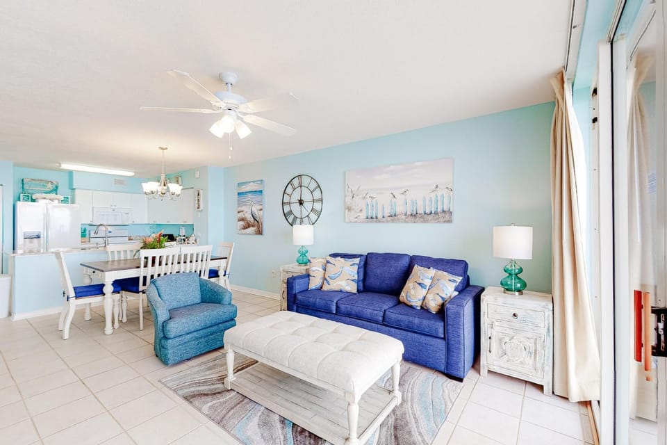 Fourth-floor spacious beachfront condo with views - close to entertainment House in Okaloosa Island