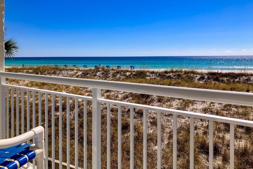 2nd Floor Gulf Front Condo with Gulf Views Close To Entertainment House in Okaloosa Island
