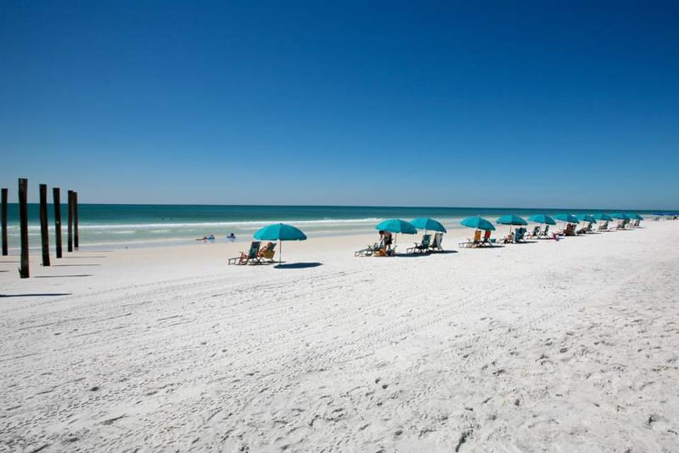 2nd Floor Gulf Front Condo Complimentary Beach Equipment Nearby Shops & Dining House in Destin