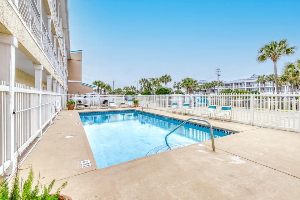1st-Floor Condo with Gulf View Grill Pools Beach Access Near Shops and Dining House in Destin