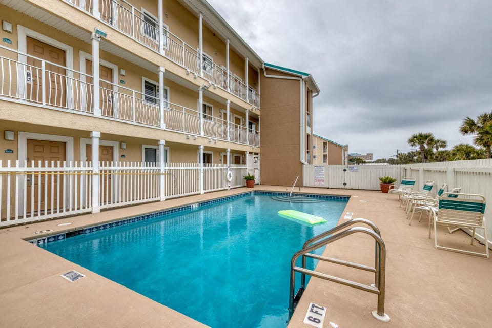 1st-Floor Condo in Heart of Destin with Beach Boardwalk Gulf Front Shared Pool House in Destin