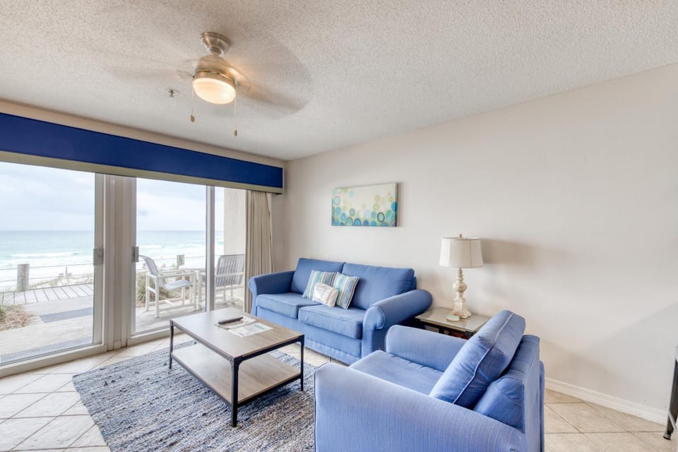 Stunning 1st-floor condo with Gulf view grill pools & beach access House in Destin