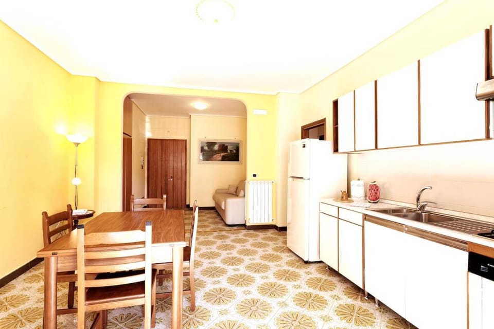 Dining area, internet, microwave, washing machine, kitchen, air conditioner