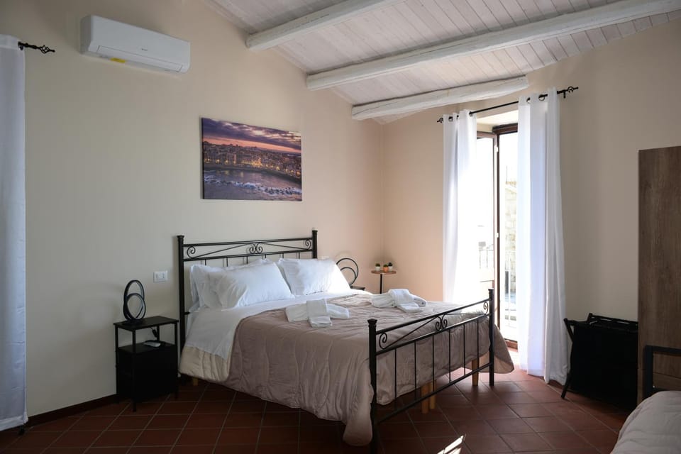 Bed, Photo of the whole room, Bedroom, air conditioner