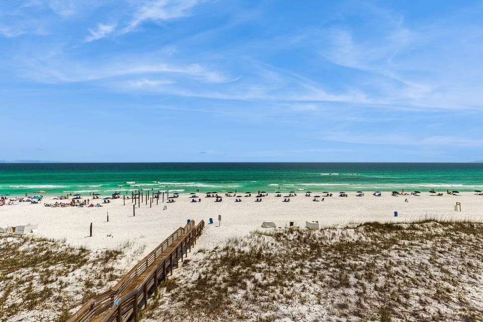 Charming Condo with Gulf View Grill Pools Beach Access House in Destin