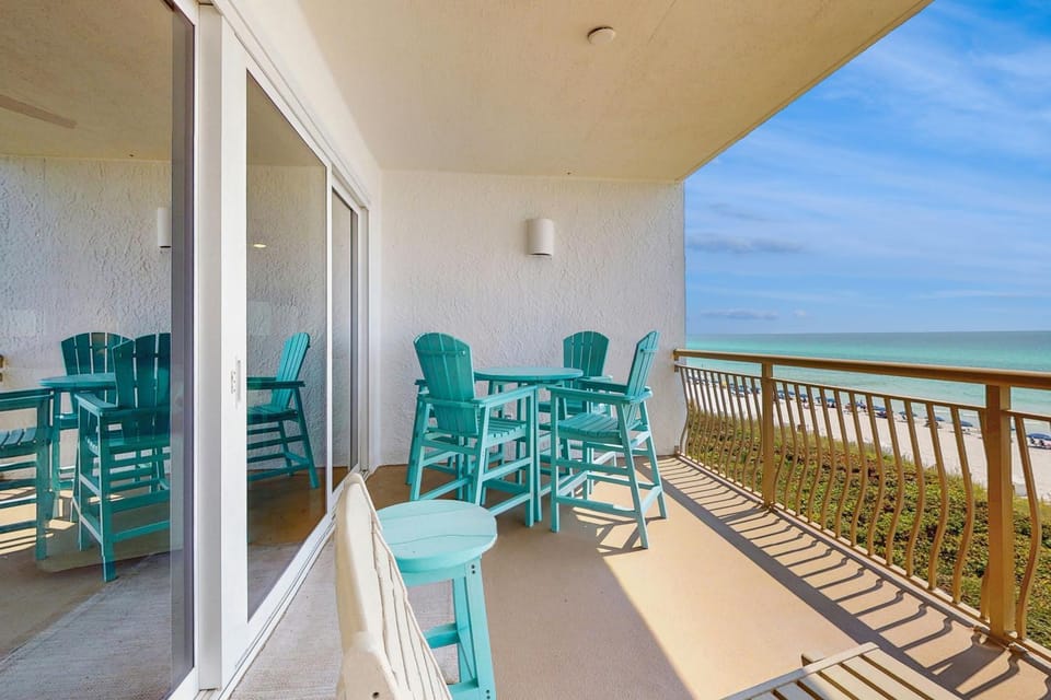 Open-concept beachfront home with balcony lagoon pool beach access pickleball House in Rosemary Beach