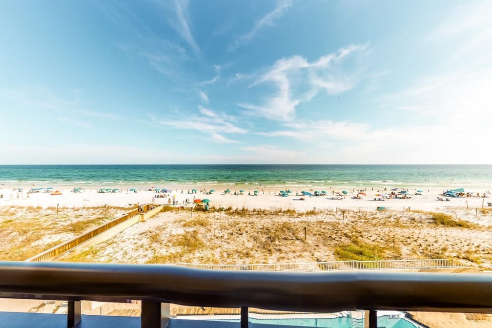 Beachfront home with balcony pool & beach access House in Okaloosa Island