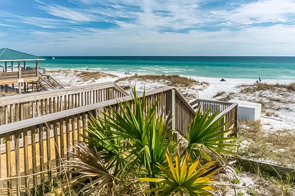 Family-friendly Gulf view condo with beach chair & umbrella shared pool hot tub House in Miramar Beach