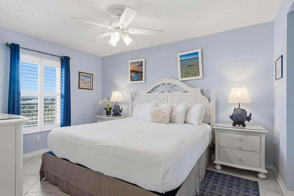Gulf front condo with free WiFi washer&dryer shared pool & beach access House in Okaloosa Island