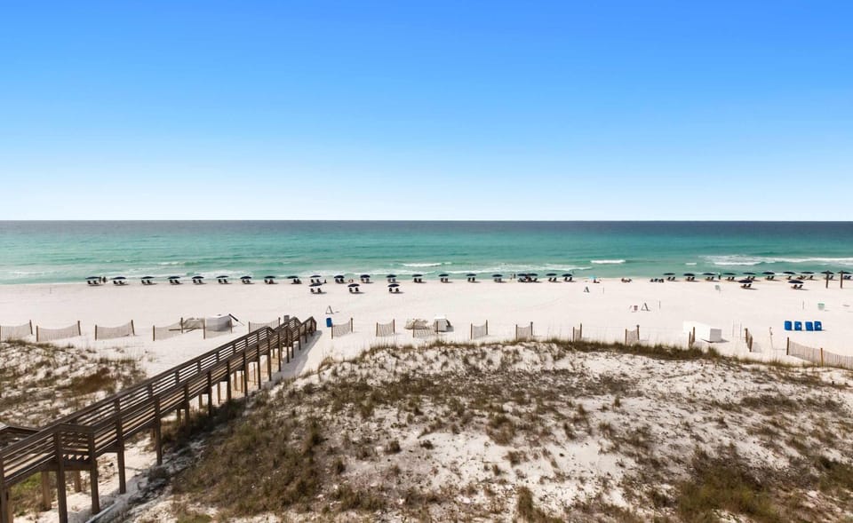 Wonderful Gulf-front condo with pool & beach boardwalk in the heart of Destin House in Destin