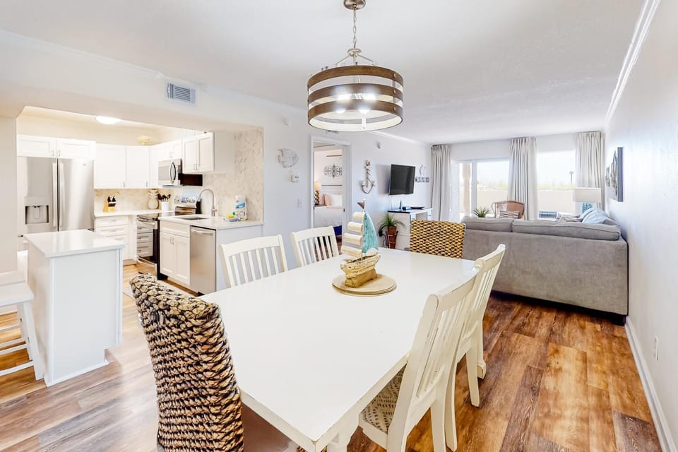 First-floor condo with pool ocean view & central AC House in Okaloosa Island
