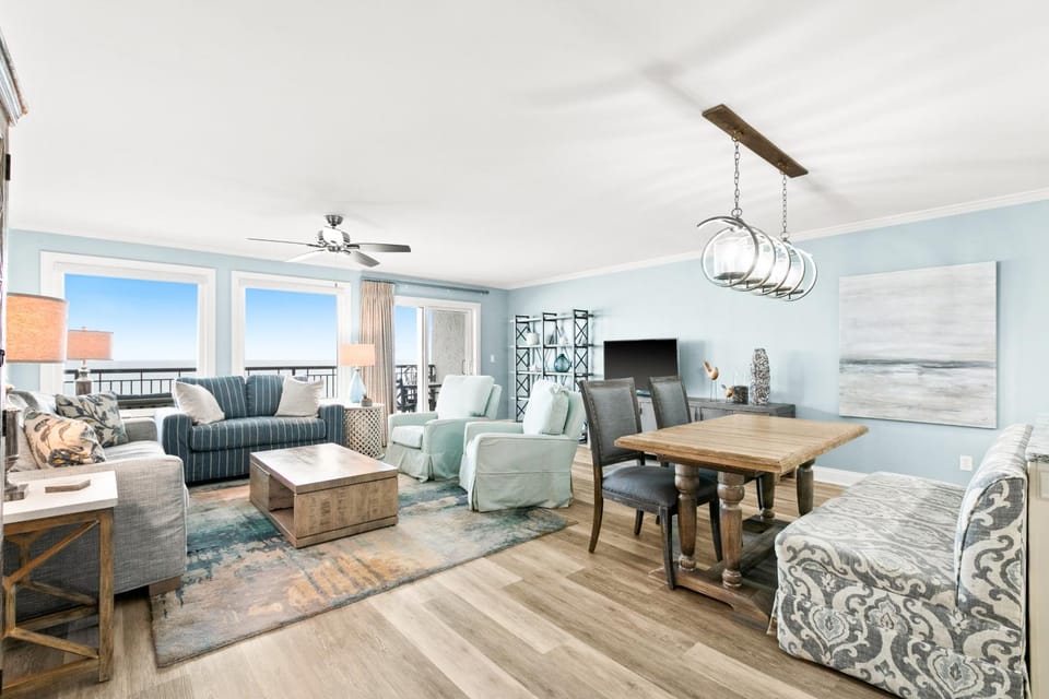 Oceanfront condo with pool ocean view washer&dryer & high-speed WiFi House in Okaloosa Island